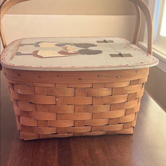 Hand-Painted Woven Basket with Folk Art Design - Picture 4 of 11